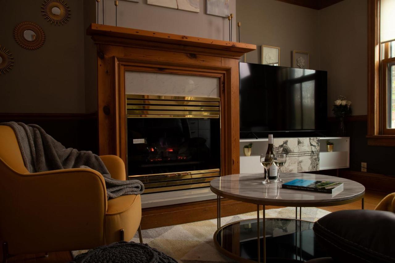 Riverboat Suites Галена Екстериор снимка