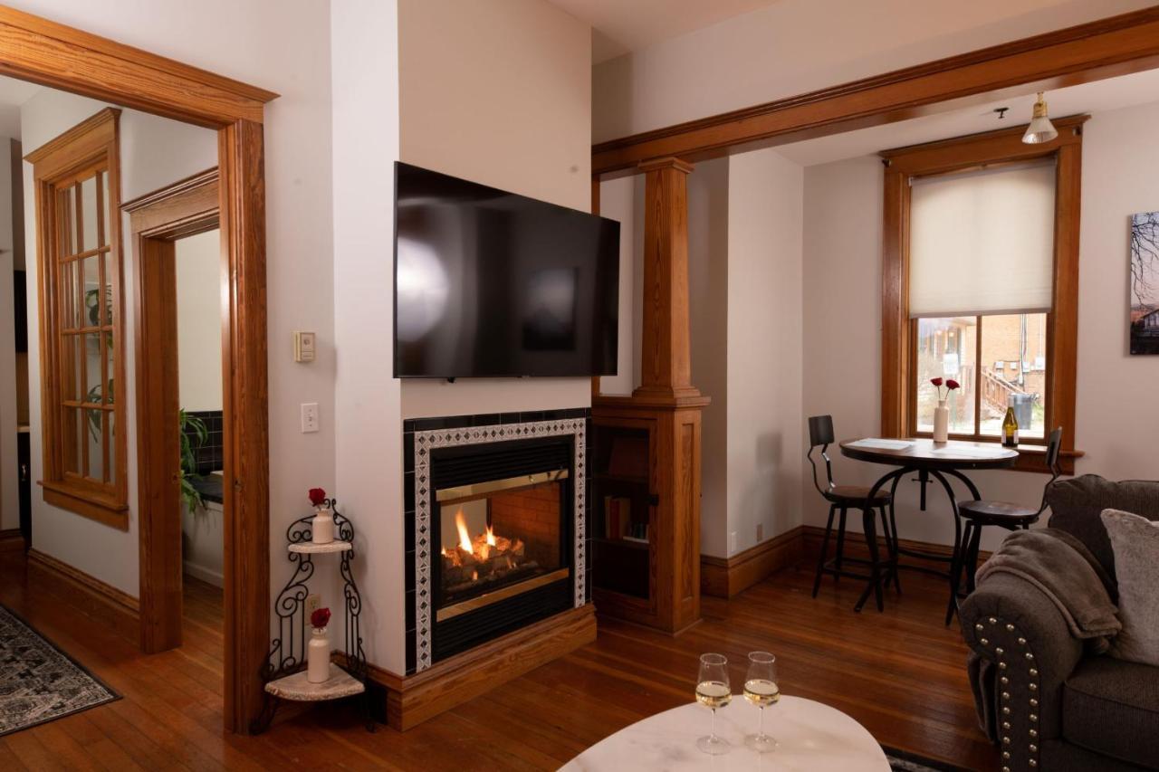 Riverboat Suites Галена Екстериор снимка