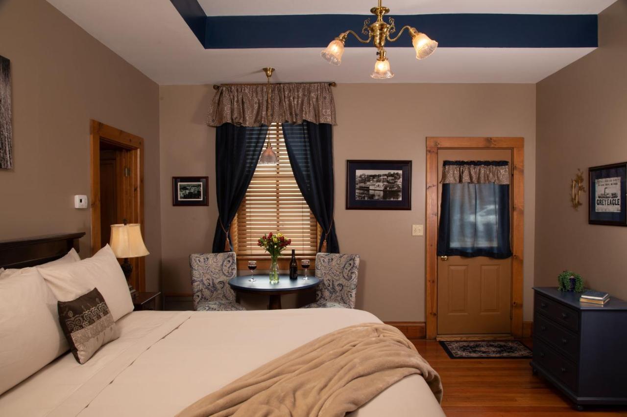 Riverboat Suites Галена Екстериор снимка