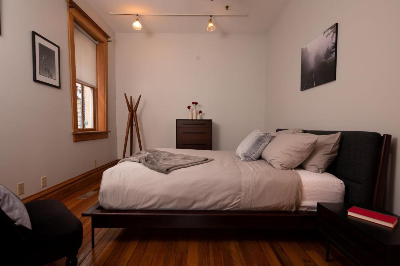 Riverboat Suites Галена Екстериор снимка