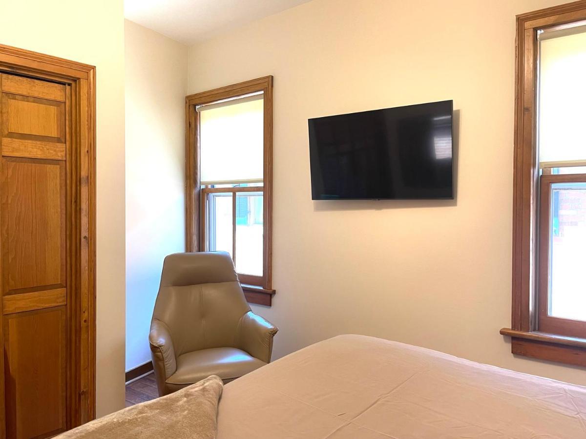 Riverboat Suites Галена Екстериор снимка