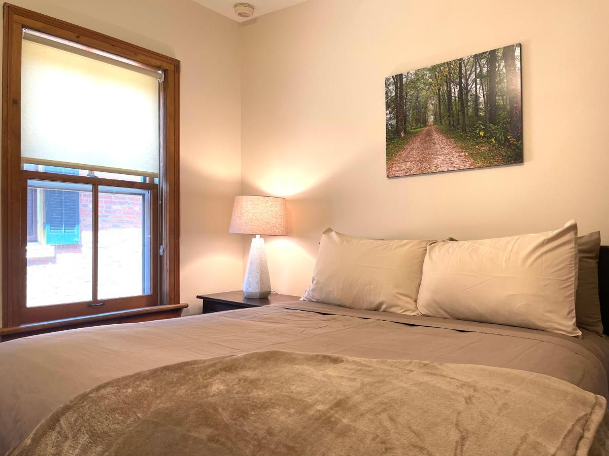 Riverboat Suites Галена Екстериор снимка