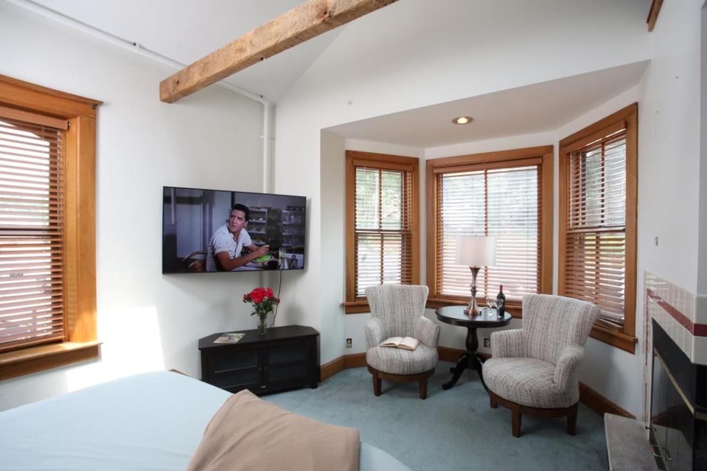 Riverboat Suites Галена Екстериор снимка