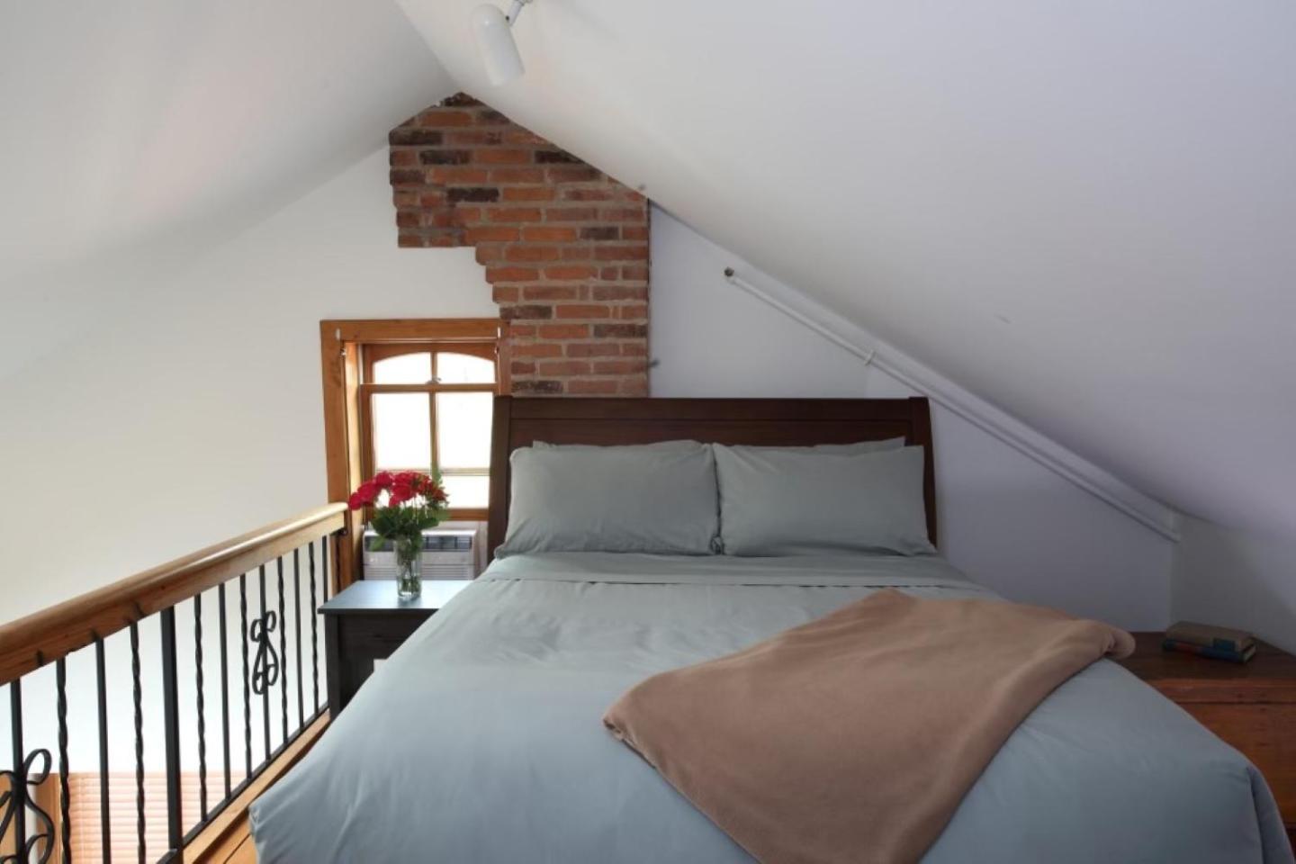 Riverboat Suites Галена Екстериор снимка
